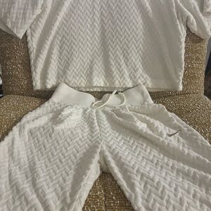 Nike off white two piece rare set. Mock tee and high waisted sweats with cuffs.